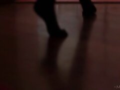 Babes_063 Sexy Babe Reveals Her Curves and Delivers Intense Oral Pleasure